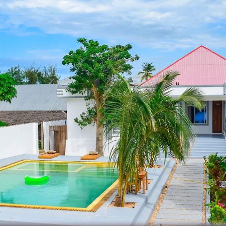 Uhuru House And Restaurant นูงวี ภายนอก รูปภาพ