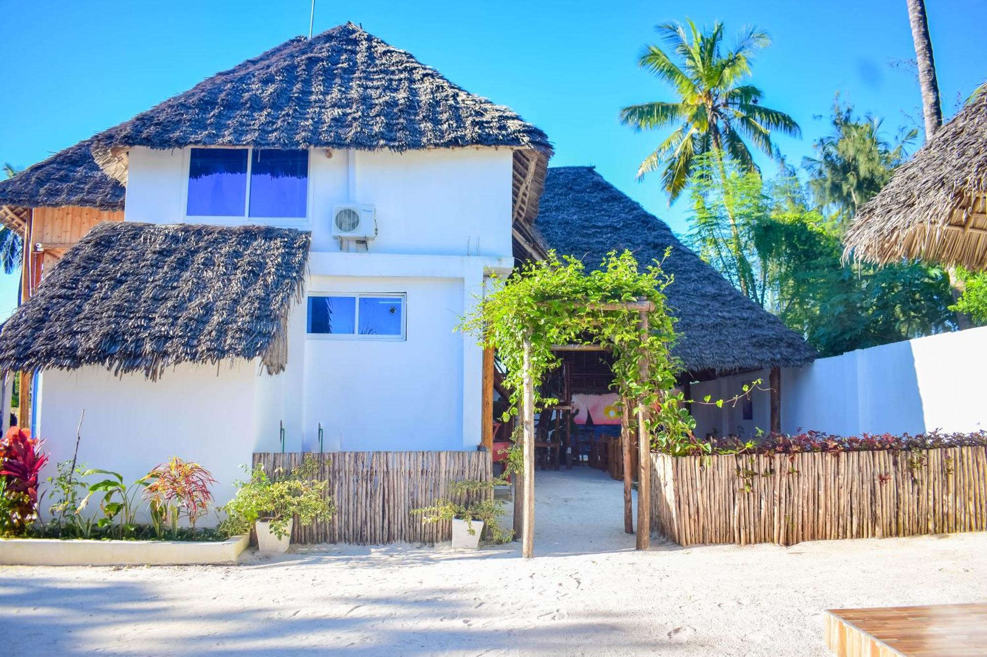 Uhuru House And Restaurant นูงวี ภายนอก รูปภาพ