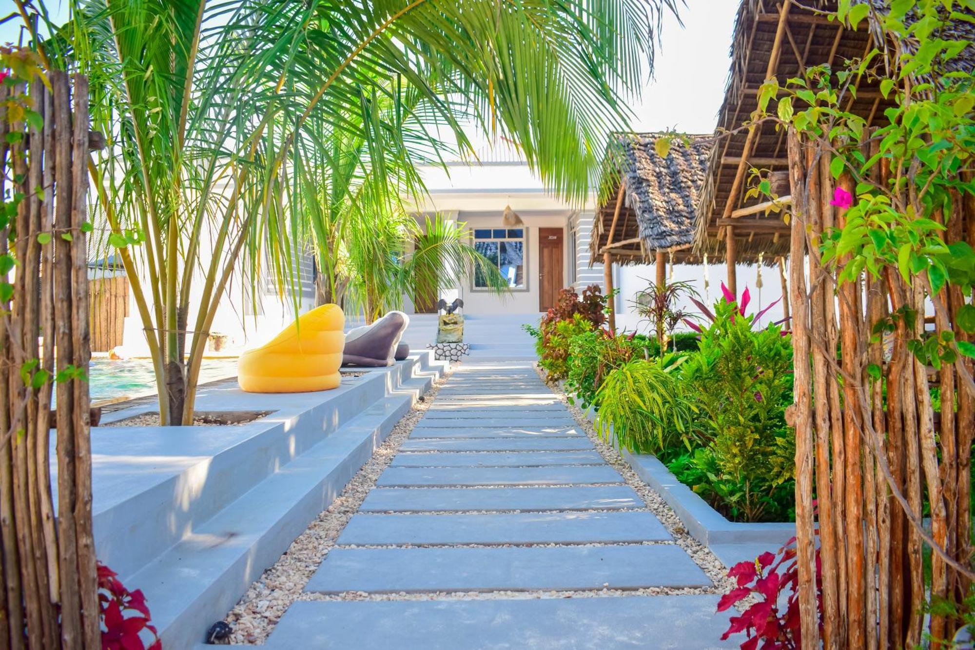 Uhuru House And Restaurant นูงวี ภายนอก รูปภาพ