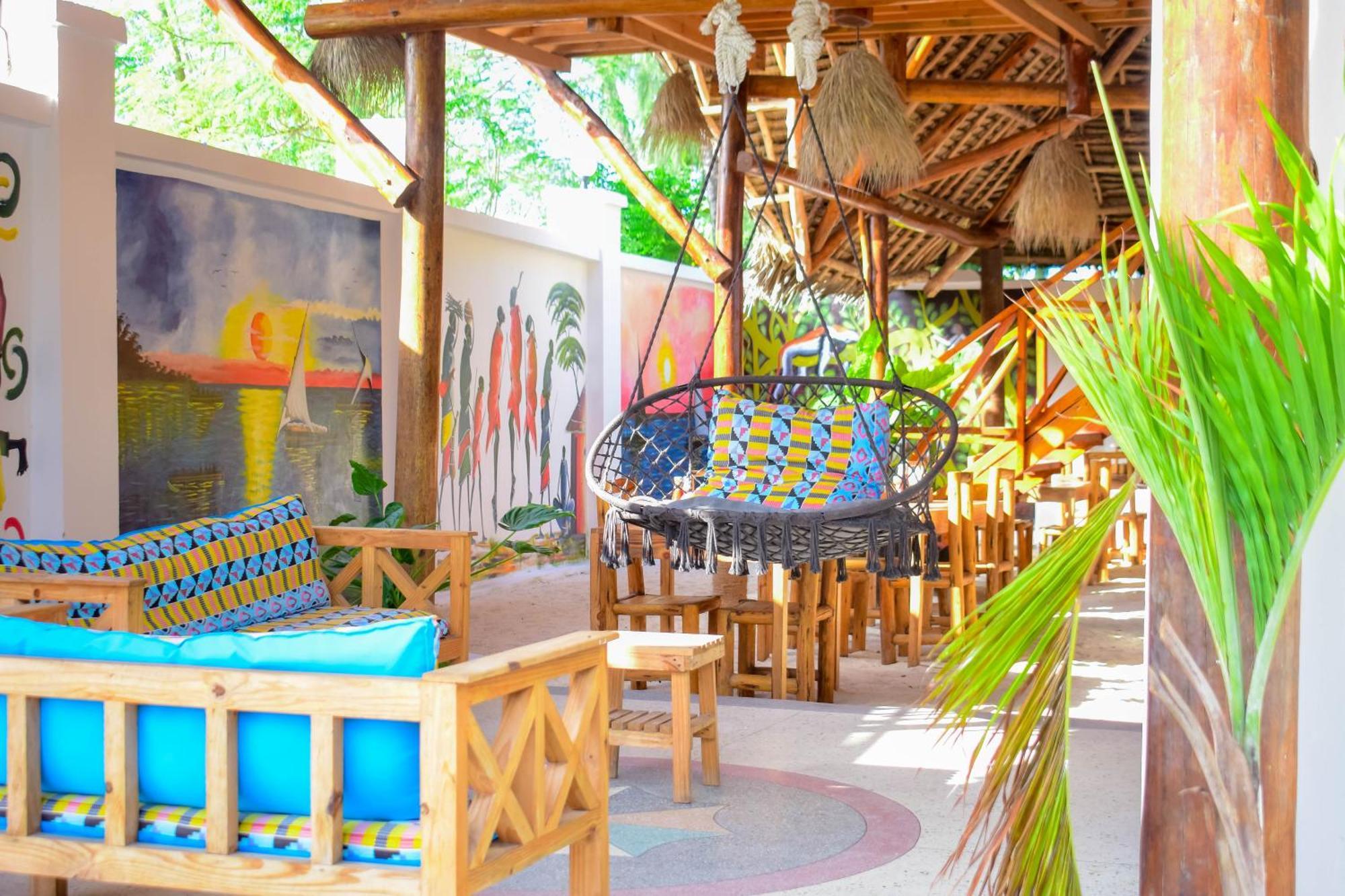 Uhuru House And Restaurant นูงวี ภายนอก รูปภาพ