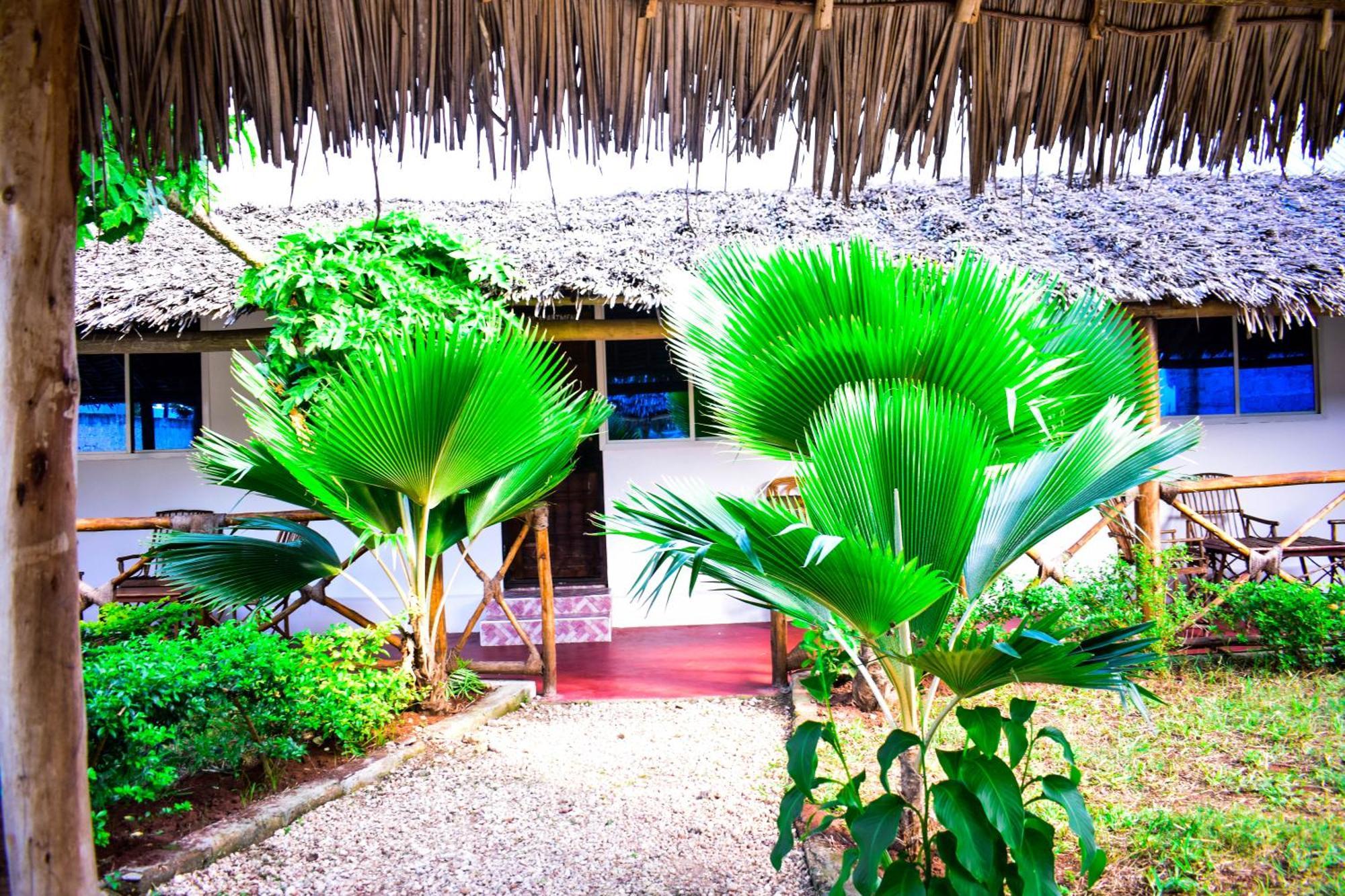 Uhuru House And Restaurant นูงวี ภายนอก รูปภาพ